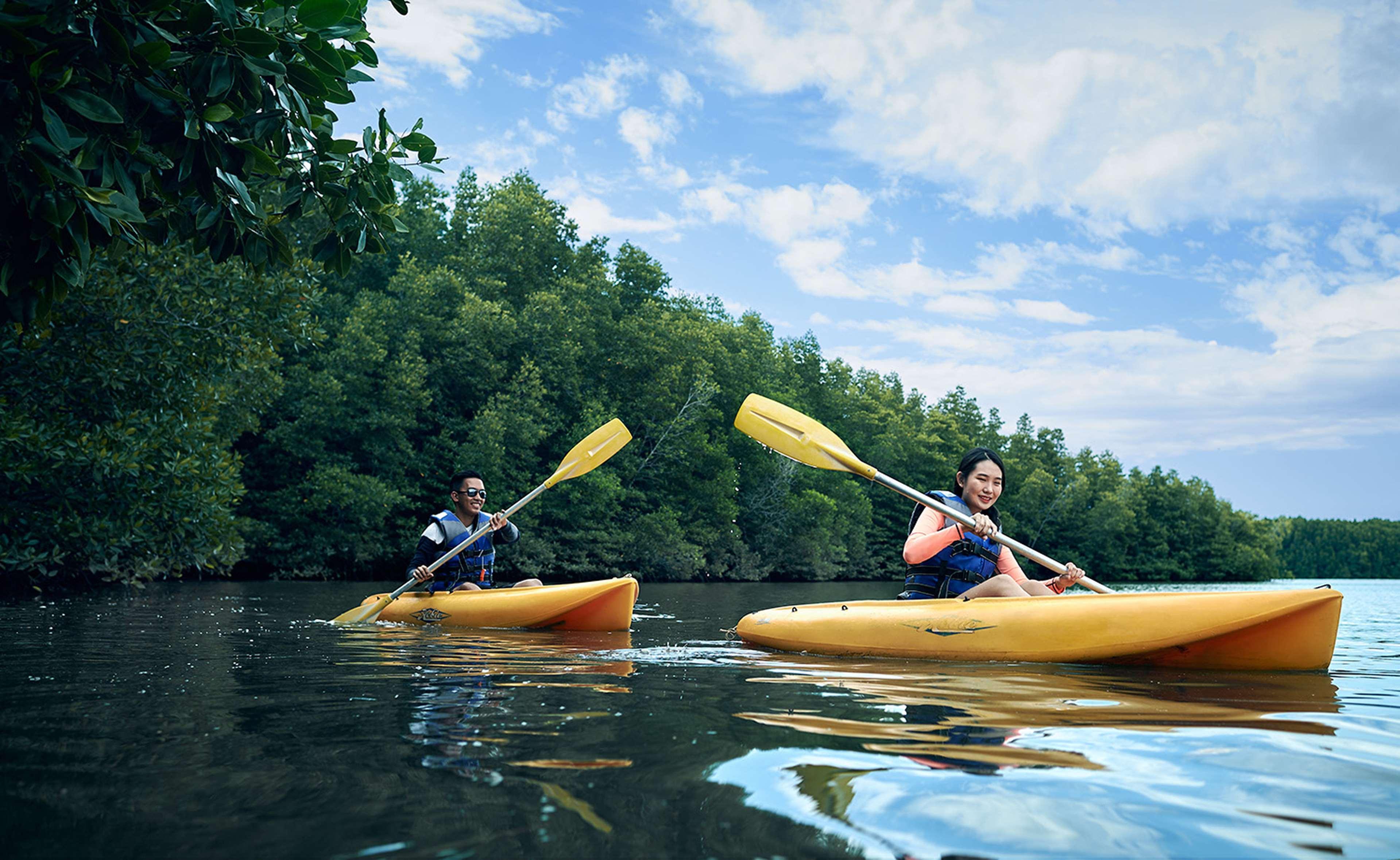 Shangri-La Rasa Ria, Kota Kinabalu Exterior foto Kayaking at the Everglades