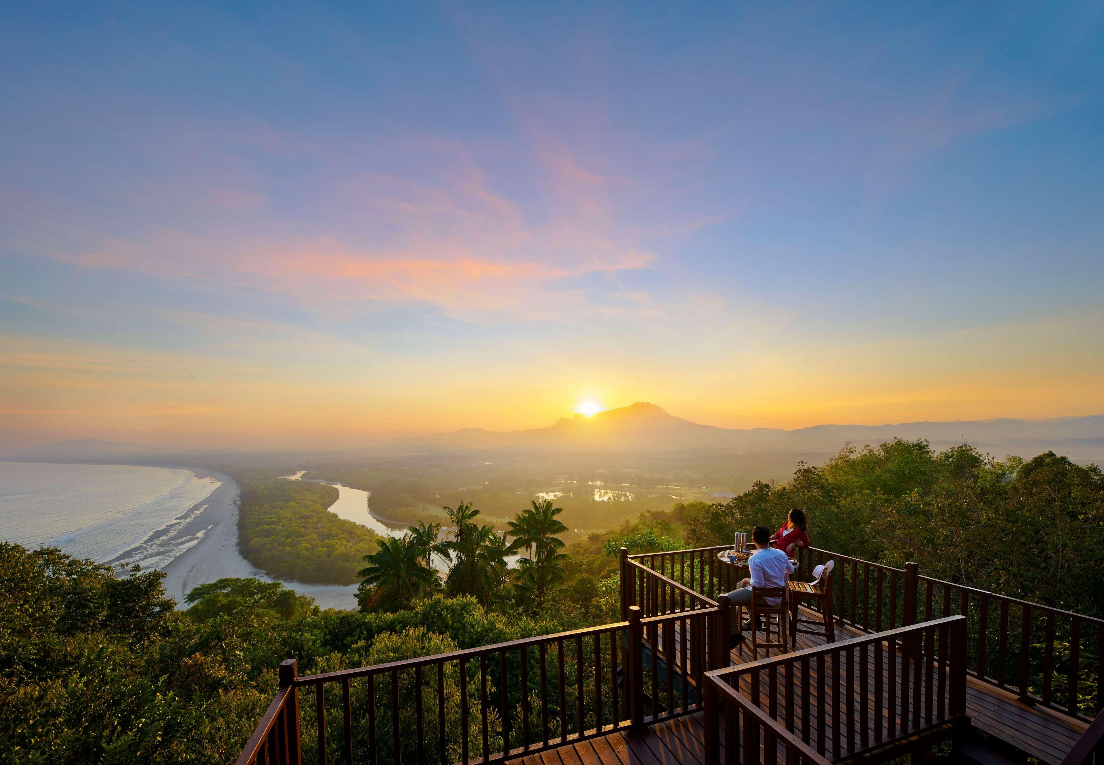 Shangri-La Rasa Ria, Kota Kinabalu Exterior foto View of the city from the top of the hill
